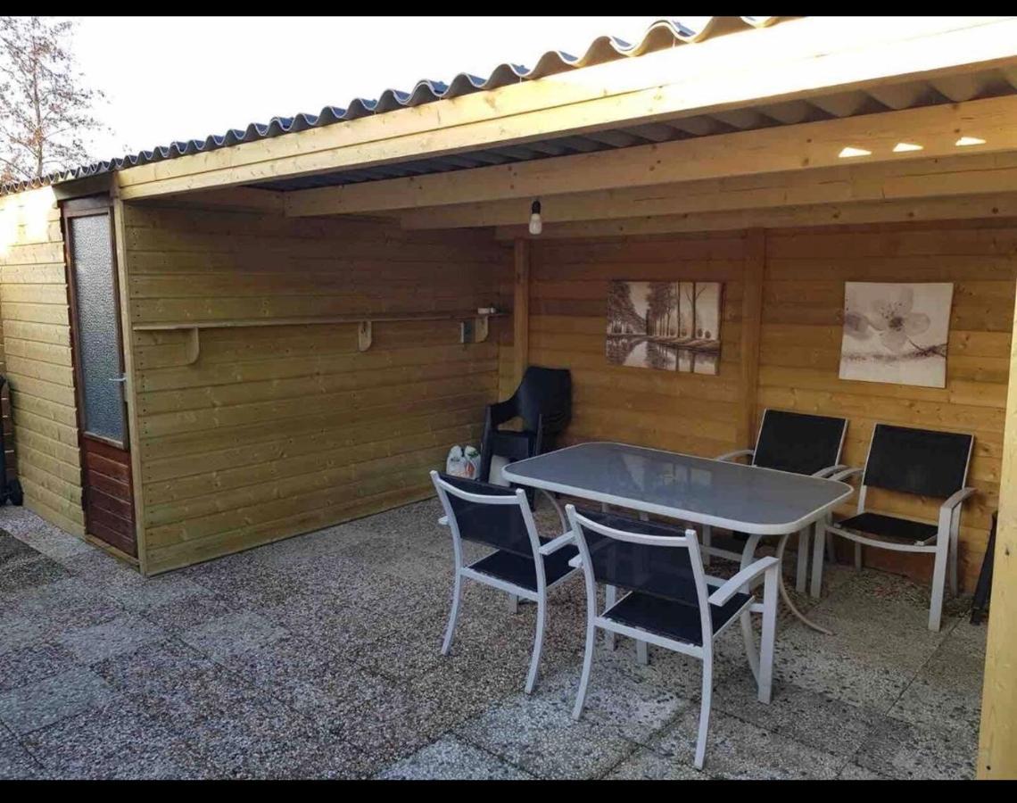 Cozy Chalet In Opmeer Near Amsterdam And Beach Exterior foto